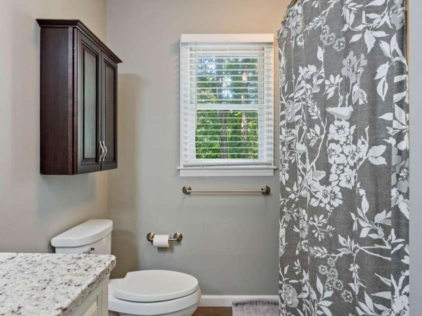 200 35th Avenue, Hickory, NC 28601.  MLS# CAR4405471, YatesRealty ID 37858. 
