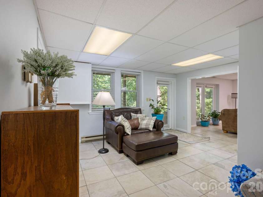200 35th Avenue, Hickory, NC 28601.  MLS# CAR4405471, YatesRealty ID 37858. 