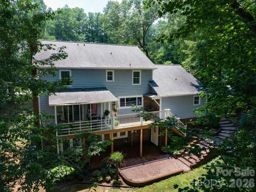 200 35th Avenue, Hickory, NC 28601.  MLS# CAR4405471, YatesRealty ID 37858. 