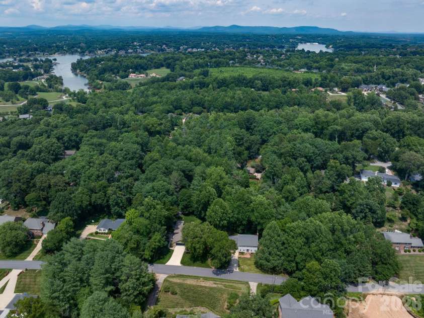200 35th Avenue, Hickory, NC 28601.  MLS# CAR4405471, YatesRealty ID 37858. 