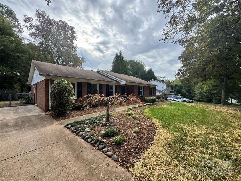 6314 Harrisburg Road, Charlotte, NC 28227.  MLS# CAR4330605, YatesRealty ID 3786. 