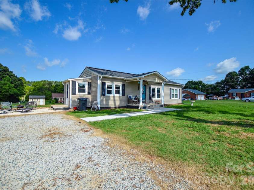 134 Patton Lane, Kannapolis, NC 28081.  MLS# CAR4405244, YatesRealty ID 37861. 