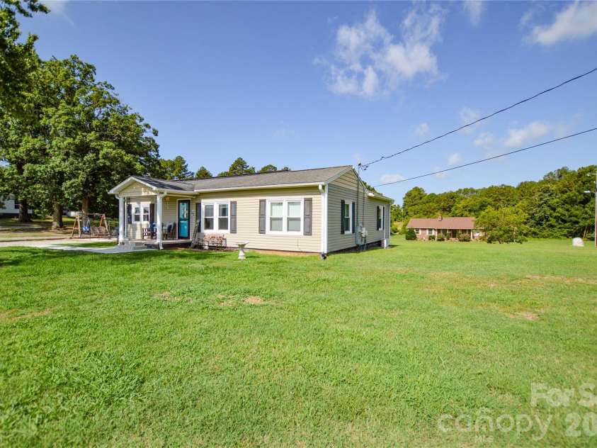 134 Patton Lane, Kannapolis, NC 28081.  MLS# CAR4405244, YatesRealty ID 37861. 