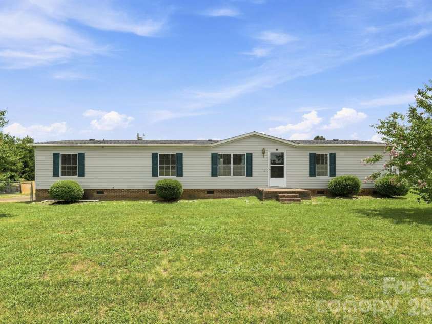 2299 Dellinger Drive, Newton, NC 28658.  MLS# CAR4403619, YatesRealty ID 37862. 
