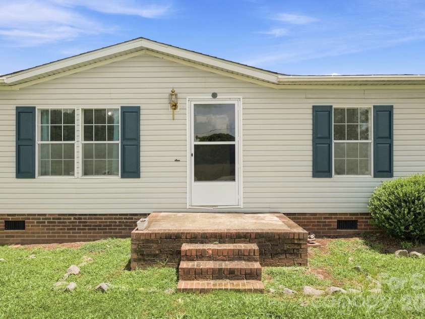 2299 Dellinger Drive, Newton, NC 28658.  MLS# CAR4403619, YatesRealty ID 37862. 