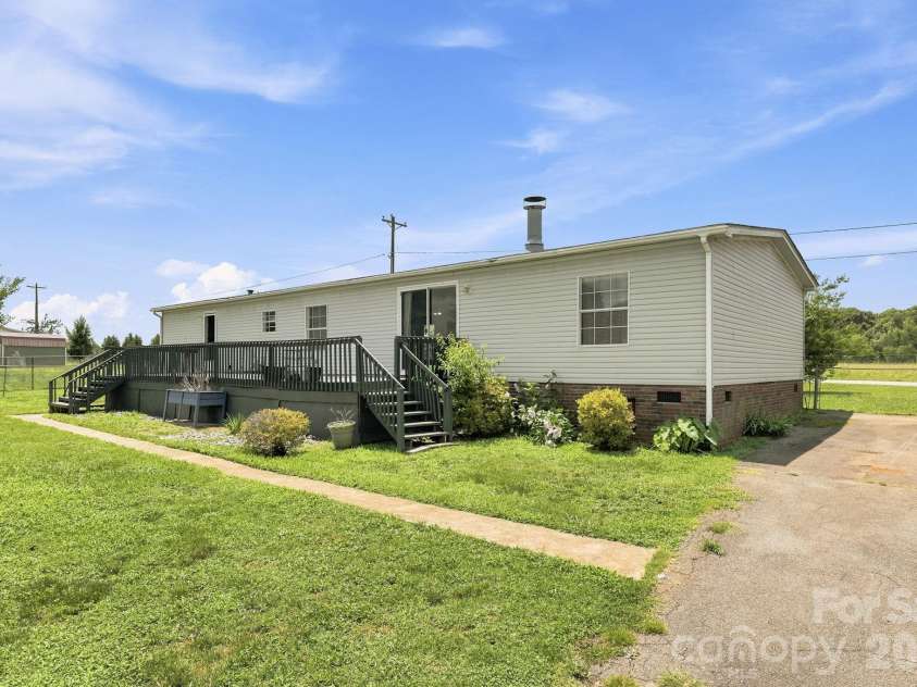 2299 Dellinger Drive, Newton, NC 28658.  MLS# CAR4403619, YatesRealty ID 37862. 