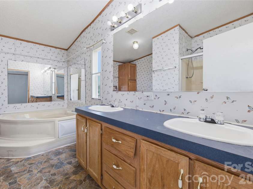 2299 Dellinger Drive, Newton, NC 28658.  MLS# CAR4403619, YatesRealty ID 37862. 