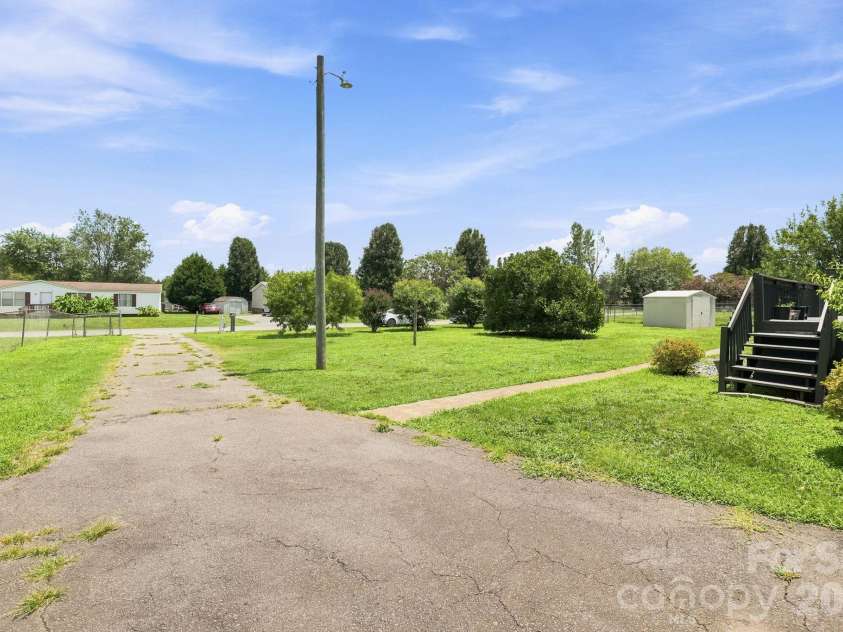 2299 Dellinger Drive, Newton, NC 28658.  MLS# CAR4403619, YatesRealty ID 37862. 