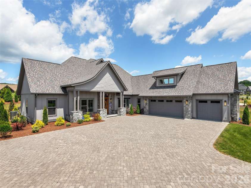 696 Daniel Circle Drive, Mills River, NC 28759.  MLS# CAR4402864, YatesRealty ID 37864. Beautiful Paved Driveway