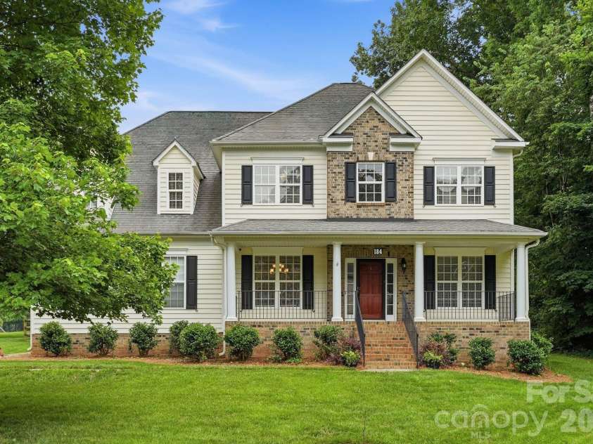184 Herons Gate Drive, Mooresville, NC 28117.  MLS# CAR4389581, YatesRealty ID 37866. Welcome Home to 184 Herons Gate