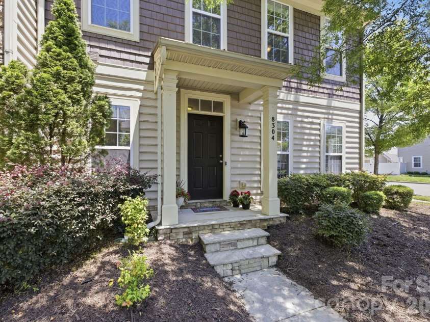8304 Viewpoint Lane, Cornelius, NC 28031.  MLS# CAR4390537, YatesRealty ID 37868. 