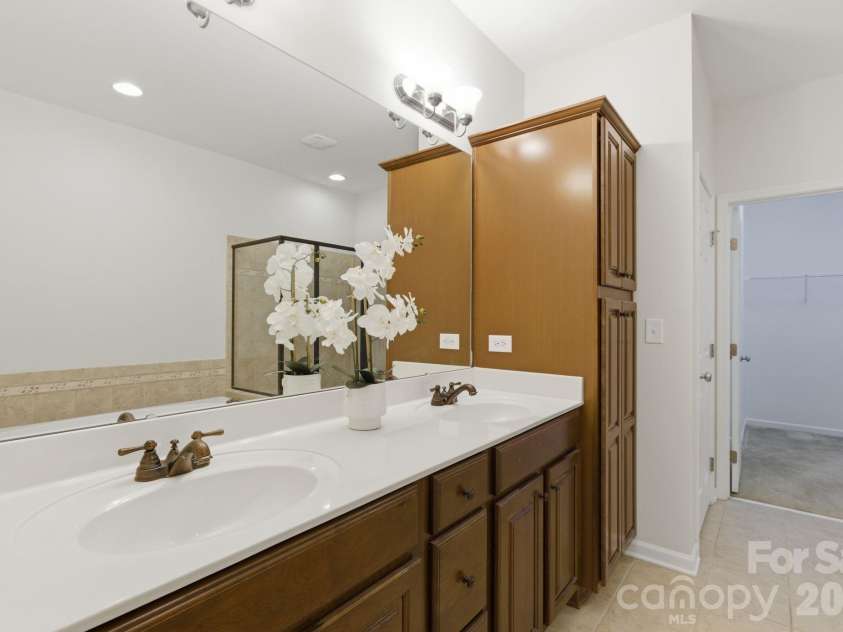 8304 Viewpoint Lane, Cornelius, NC 28031.  MLS# CAR4390537, YatesRealty ID 37868. 