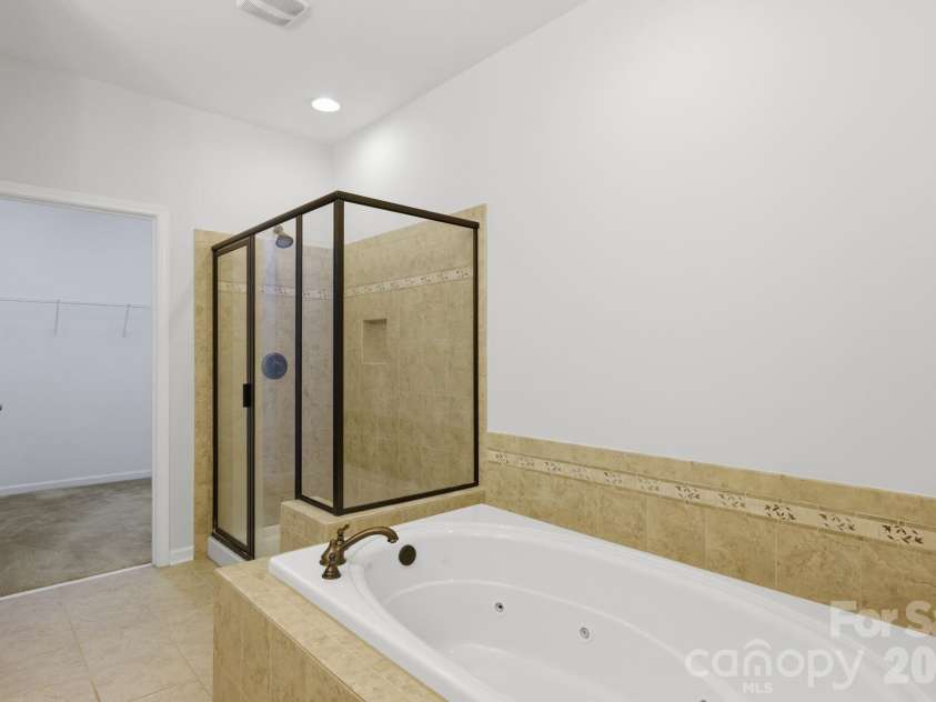 8304 Viewpoint Lane, Cornelius, NC 28031.  MLS# CAR4390537, YatesRealty ID 37868. 