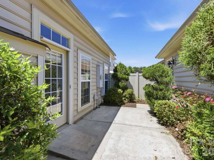 8304 Viewpoint Lane, Cornelius, NC 28031.  MLS# CAR4390537, YatesRealty ID 37868. 