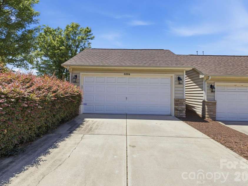 8304 Viewpoint Lane, Cornelius, NC 28031.  MLS# CAR4390537, YatesRealty ID 37868. 