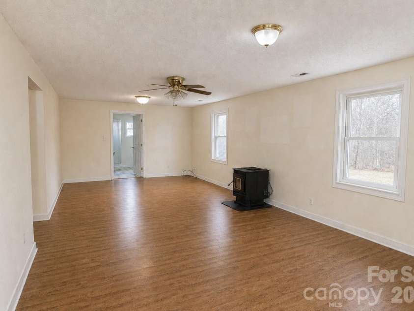 275 Noel Road, Harmony, NC 28634.  MLS# CAR4398978, YatesRealty ID 37869. Livingroom