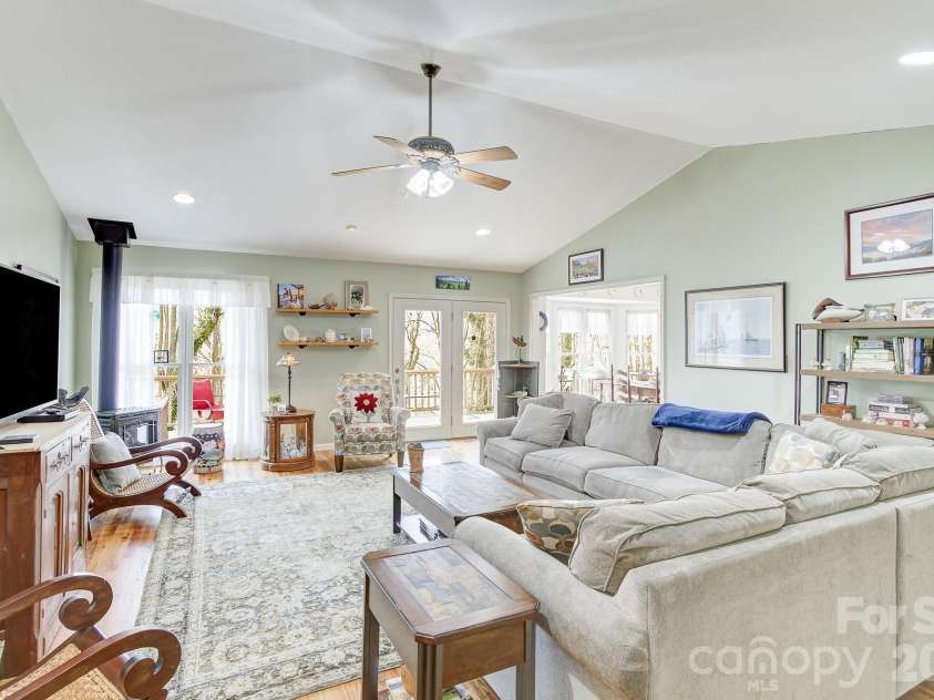 737 Woodbine Road, Waynesville, NC 28785.  MLS# CAR4352917, YatesRealty ID 3787. 