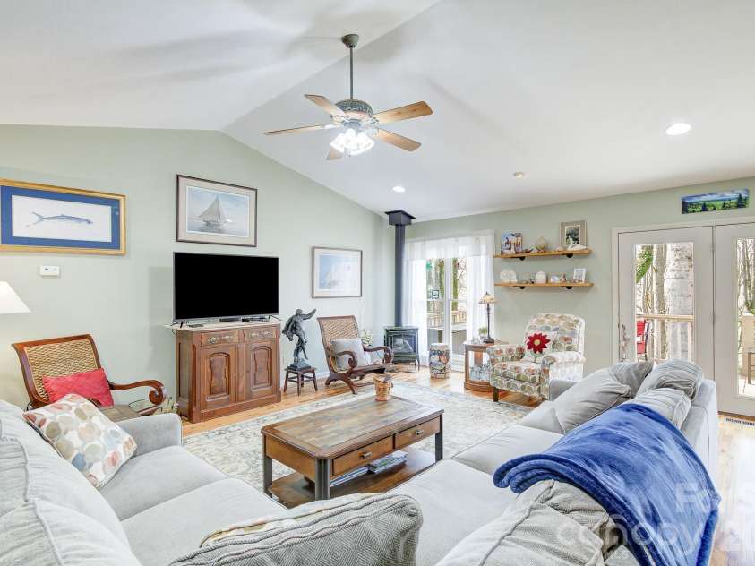 737 Woodbine Road, Waynesville, NC 28785.  MLS# CAR4352917, YatesRealty ID 3787. 