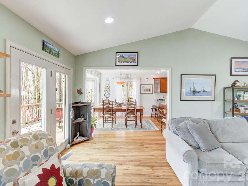 737 Woodbine Road, Waynesville, NC 28785.  MLS# CAR4352917, YatesRealty ID 3787. 