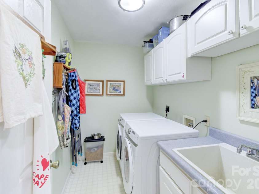 737 Woodbine Road, Waynesville, NC 28785.  MLS# CAR4352917, YatesRealty ID 3787. 