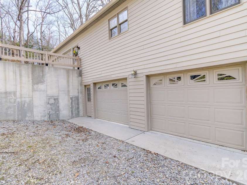 737 Woodbine Road, Waynesville, NC 28785.  MLS# CAR4352917, YatesRealty ID 3787. 