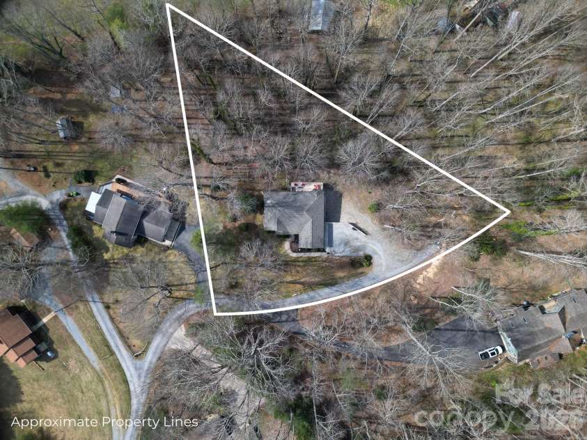 737 Woodbine Road, Waynesville, NC 28785.  MLS# CAR4352917, YatesRealty ID 3787. 