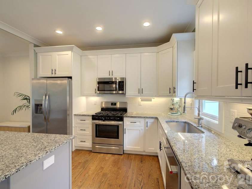 306 Clay Street, Belmont, NC 28012.  MLS# CAR4402428, YatesRealty ID 37870. Kitchen