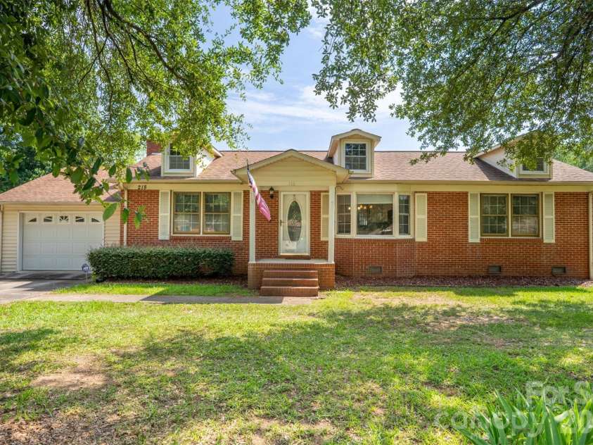 218 Plantation Road, Lancaster, SC 29720.  MLS# CAR4398632, YatesRealty ID 37871. Front