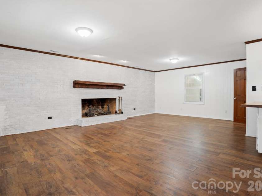 218 Plantation Road, Lancaster, SC 29720.  MLS# CAR4398632, YatesRealty ID 37871. Great Room