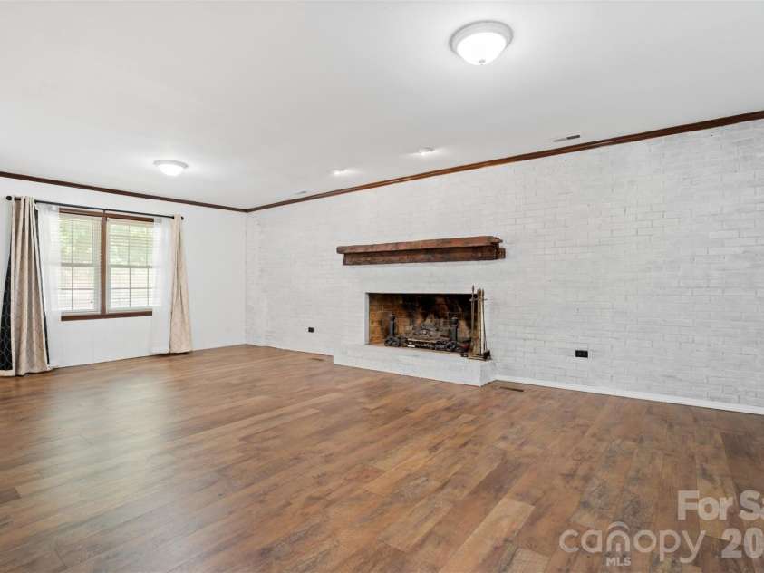 218 Plantation Road, Lancaster, SC 29720.  MLS# CAR4398632, YatesRealty ID 37871. Great Room