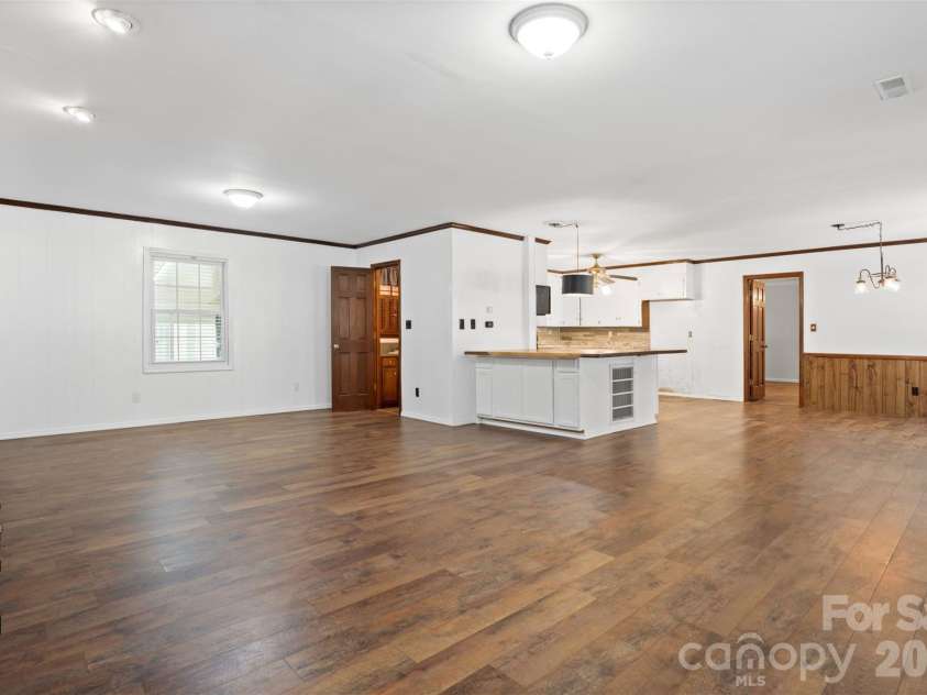 218 Plantation Road, Lancaster, SC 29720.  MLS# CAR4398632, YatesRealty ID 37871. Great Room