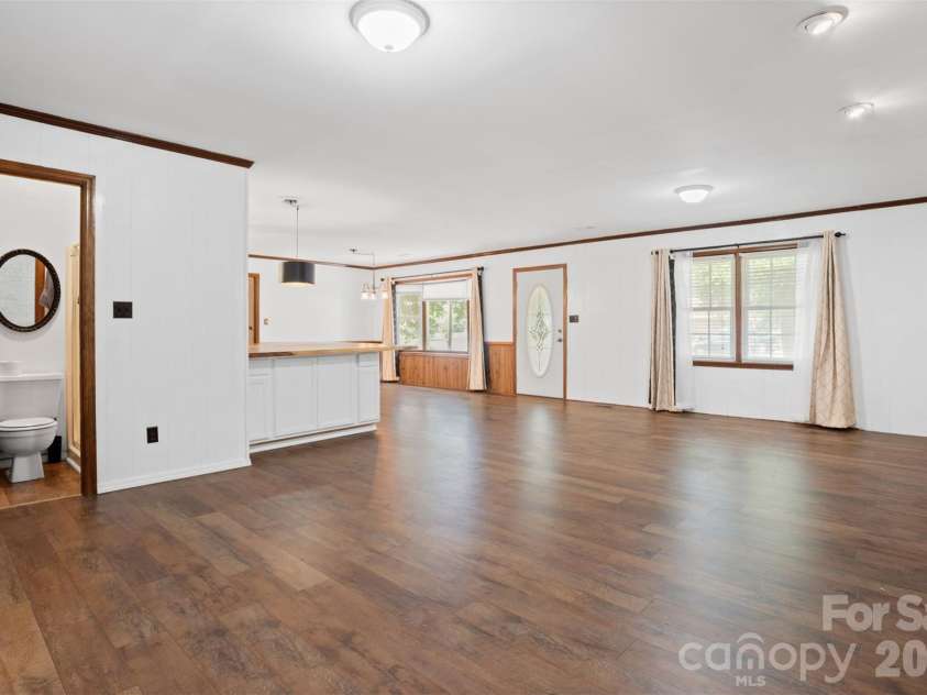 218 Plantation Road, Lancaster, SC 29720.  MLS# CAR4398632, YatesRealty ID 37871. Great Room