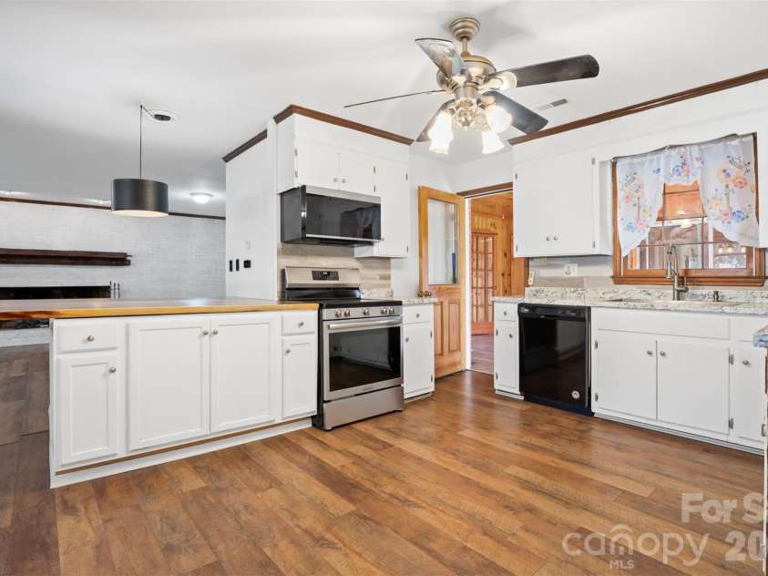 218 Plantation Road, Lancaster, SC 29720.  MLS# CAR4398632, YatesRealty ID 37871. Kitchen