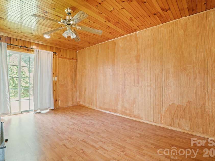 218 Plantation Road, Lancaster, SC 29720.  MLS# CAR4398632, YatesRealty ID 37871. Sunroom