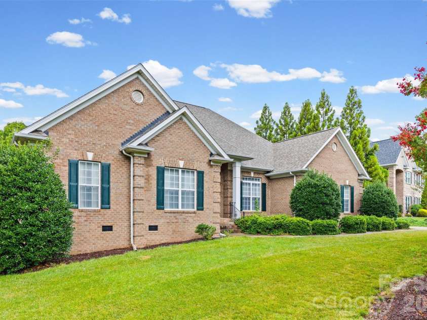 8809 Nellie Lane, Waxhaw, NC 28173.  MLS# CAR4400639, YatesRealty ID 37873. 