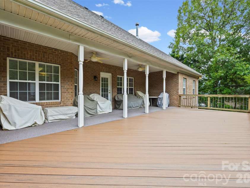 8809 Nellie Lane, Waxhaw, NC 28173.  MLS# CAR4400639, YatesRealty ID 37873. 
