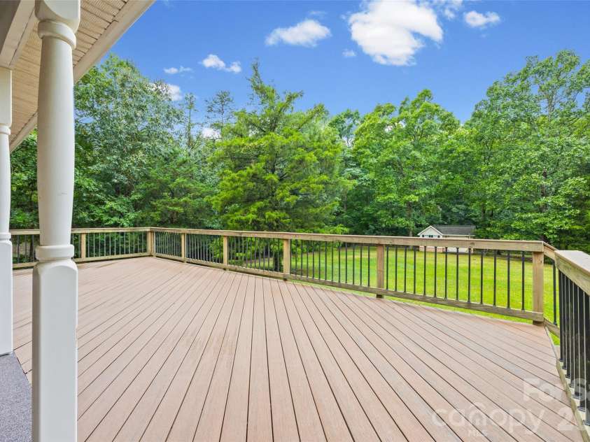 8809 Nellie Lane, Waxhaw, NC 28173.  MLS# CAR4400639, YatesRealty ID 37873. 