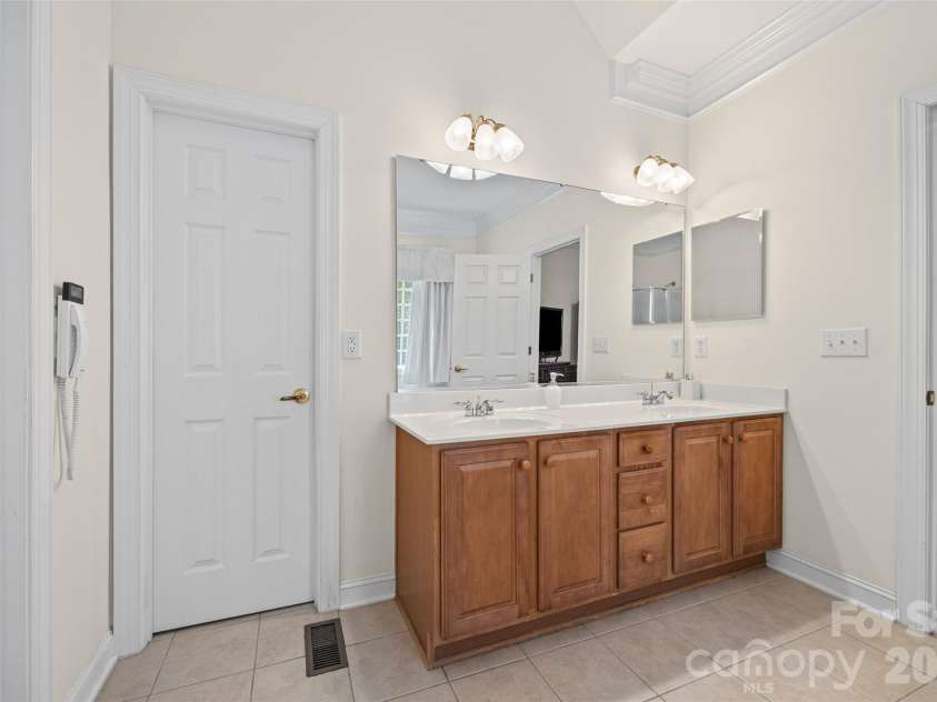 8809 Nellie Lane, Waxhaw, NC 28173.  MLS# CAR4400639, YatesRealty ID 37873. 