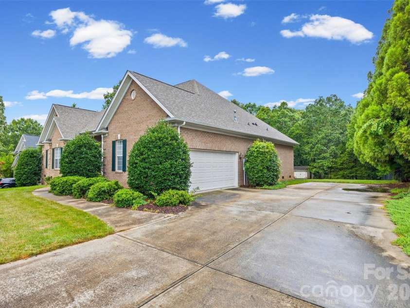 8809 Nellie Lane, Waxhaw, NC 28173.  MLS# CAR4400639, YatesRealty ID 37873. 