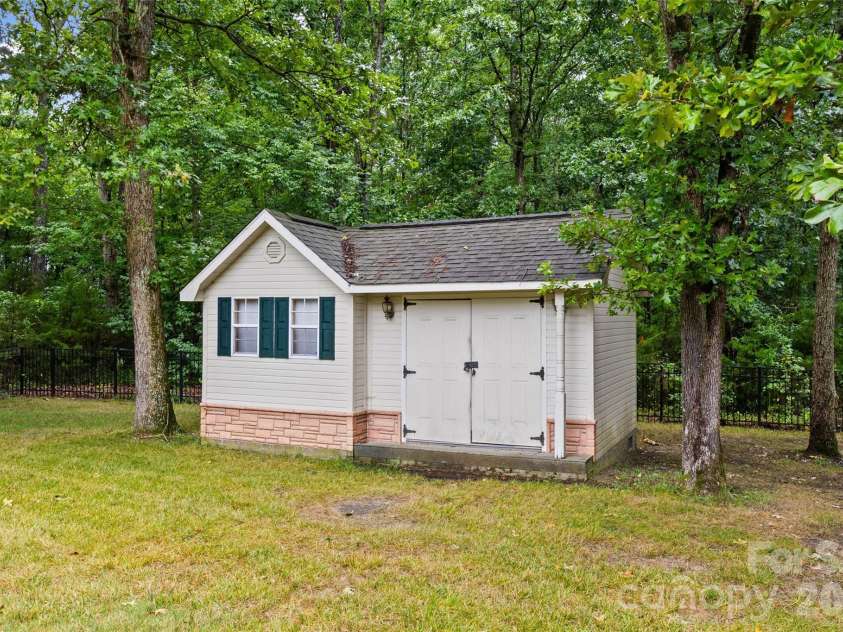 8809 Nellie Lane, Waxhaw, NC 28173.  MLS# CAR4400639, YatesRealty ID 37873. 