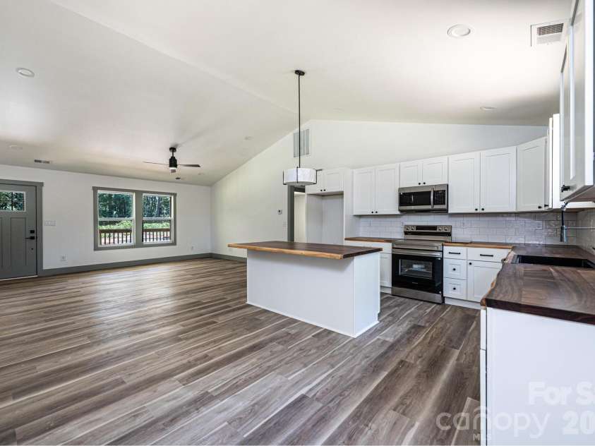 2059 Bailey Drive, Hickory, NC 28601.  MLS# CAR4400109, YatesRealty ID 37874. 