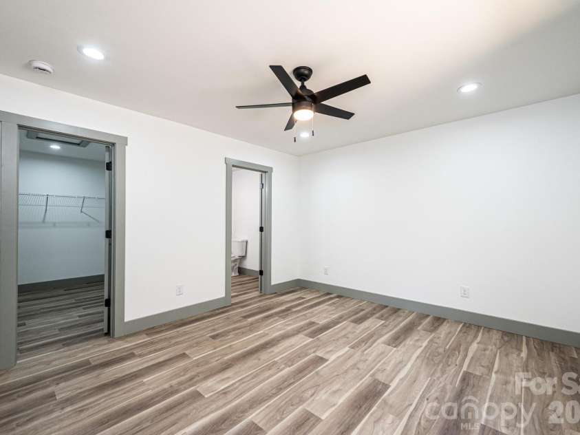 2059 Bailey Drive, Hickory, NC 28601.  MLS# CAR4400109, YatesRealty ID 37874. 