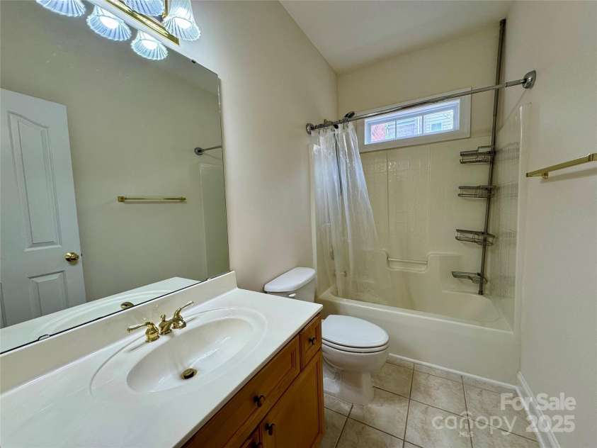 6316 Glengarrie Lane, Huntersville, NC 28078.  MLS# CAR4247118, YatesRealty ID 3788. Full bath on main