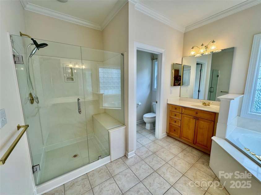 6316 Glengarrie Lane, Huntersville, NC 28078.  MLS# CAR4247118, YatesRealty ID 3788. Primary bath