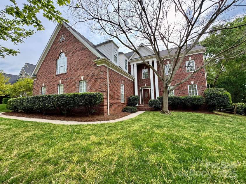 6316 Glengarrie Lane, Huntersville, NC 28078.  MLS# CAR4247118, YatesRealty ID 3788. Welcome to 6316 Glengarrie Lane!