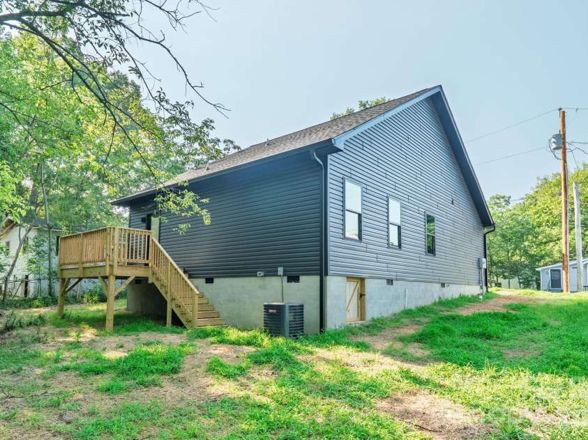 1033 Martin Luther King Jr Drive, Albemarle, NC 28001.  MLS# CAR4398940, YatesRealty ID 37882. 