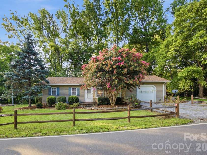 5513 Old Linville Road, Marion, NC 28752.  MLS# CAR4389677, YatesRealty ID 37884. 