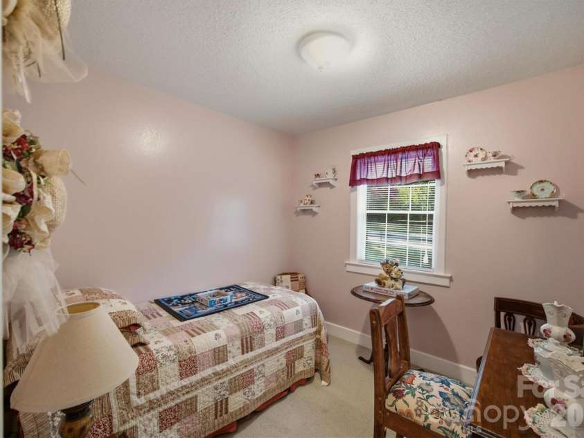 5513 Old Linville Road, Marion, NC 28752.  MLS# CAR4389677, YatesRealty ID 37884. 