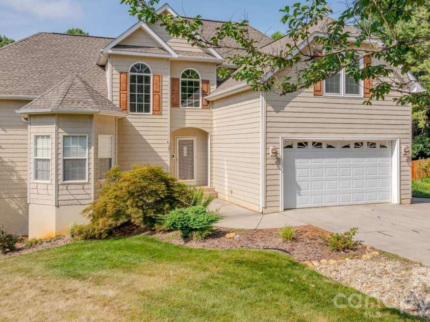 6231 Neptune Drive, Denver, NC 28037.  MLS# CAR4400641, YatesRealty ID 37885. 