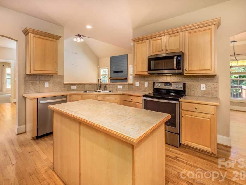 6231 Neptune Drive, Denver, NC 28037.  MLS# CAR4400641, YatesRealty ID 37885. 